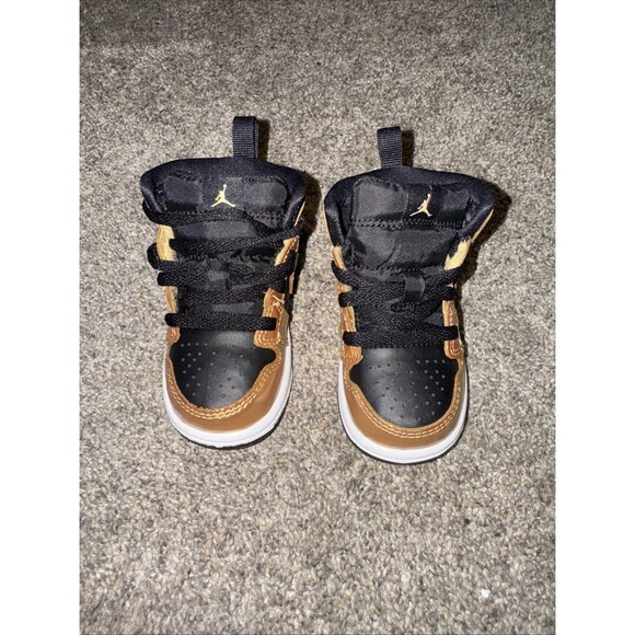 Jordan 1 Mid Metallic Gold Kids Size 5C